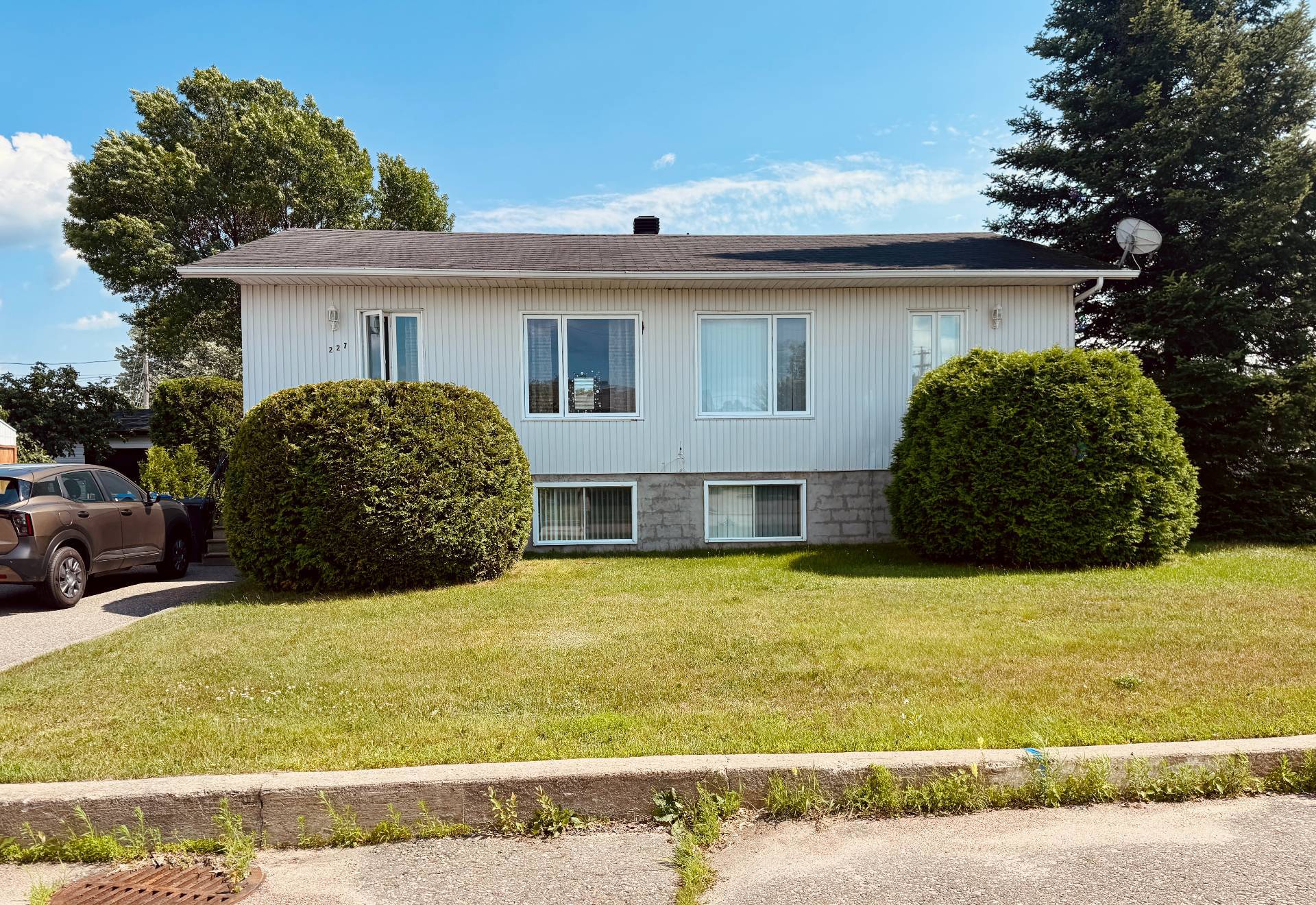 227-229 Rue Beauchemin — photo 1