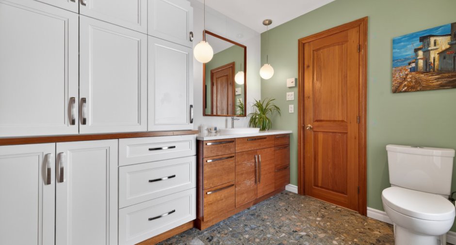 Ensuite bathroom