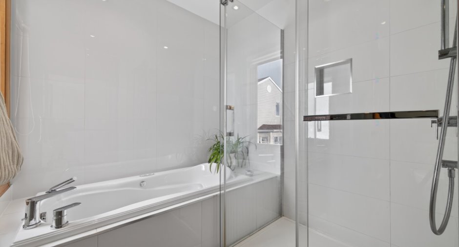 Ensuite bathroom