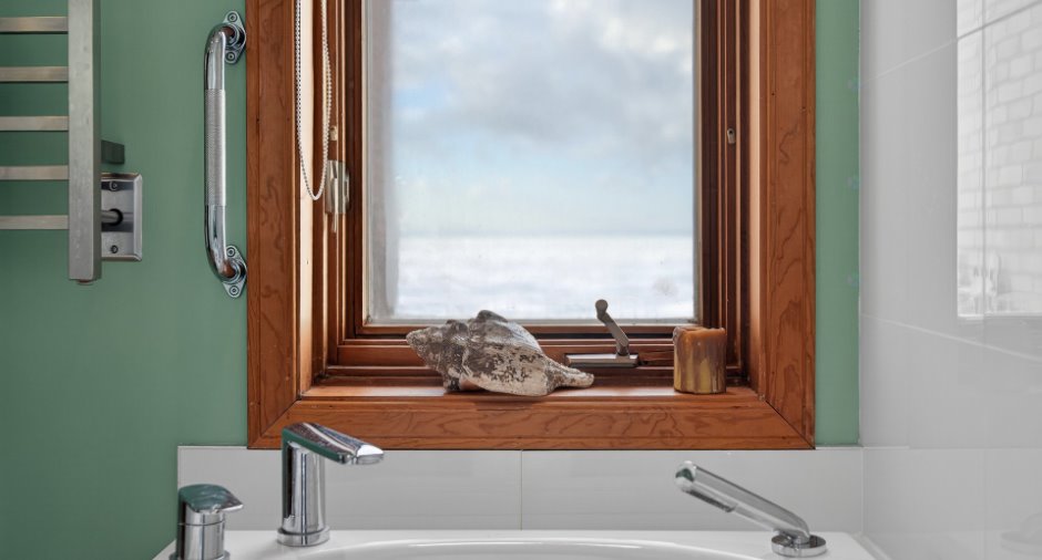 Ensuite bathroom