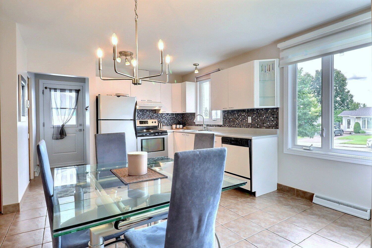 1370 Rue Adam — photo 3