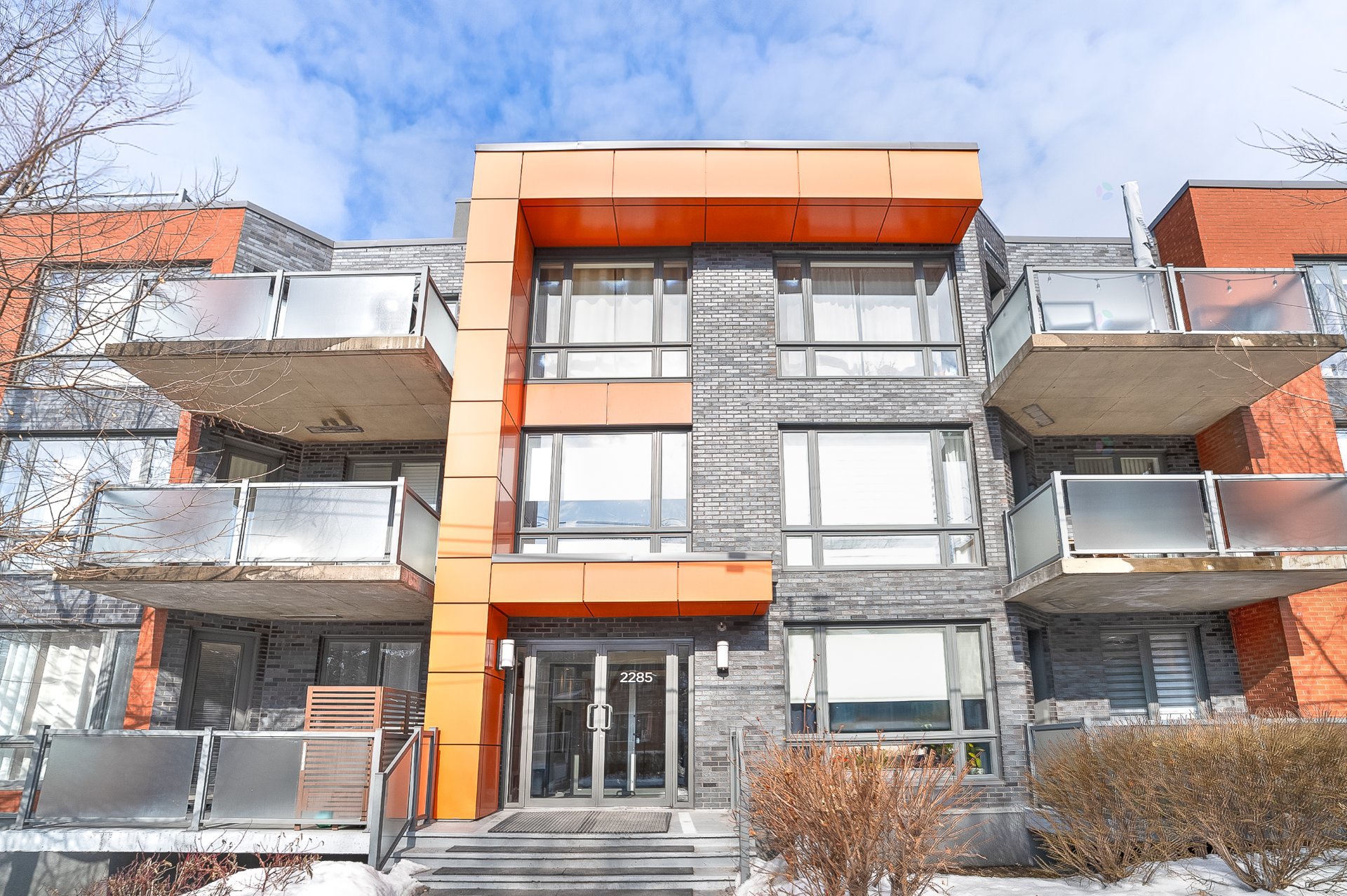 2285 Av. Ekers (#203) — photo 1