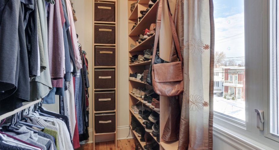 Walk-in closet