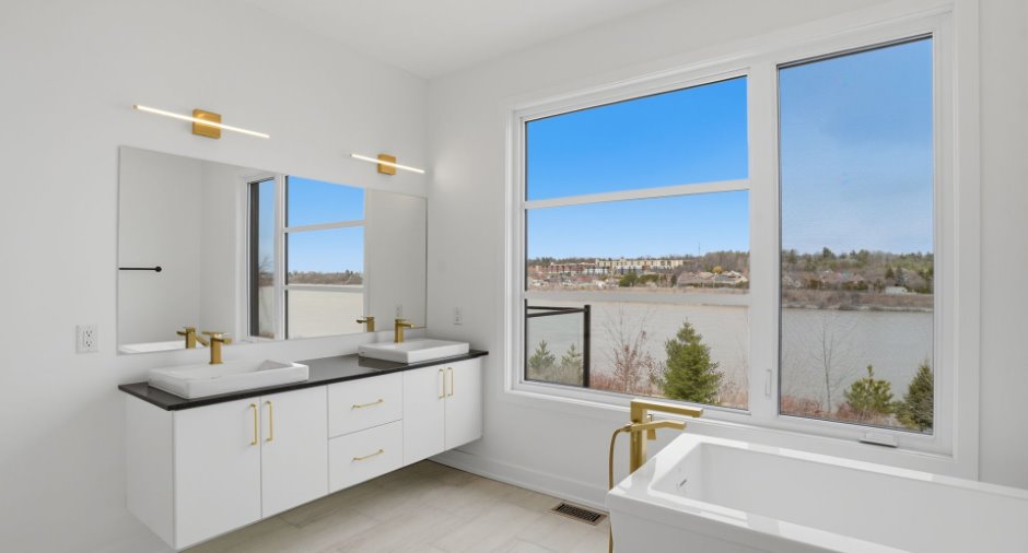 Ensuite bathroom