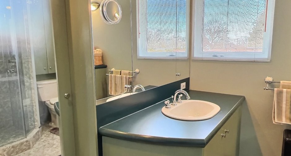 Ensuite bathroom