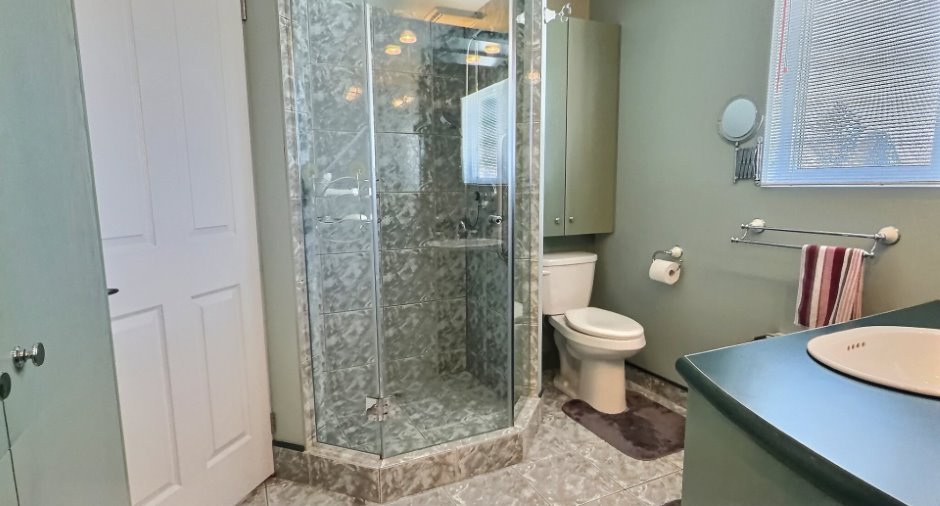 Ensuite bathroom
