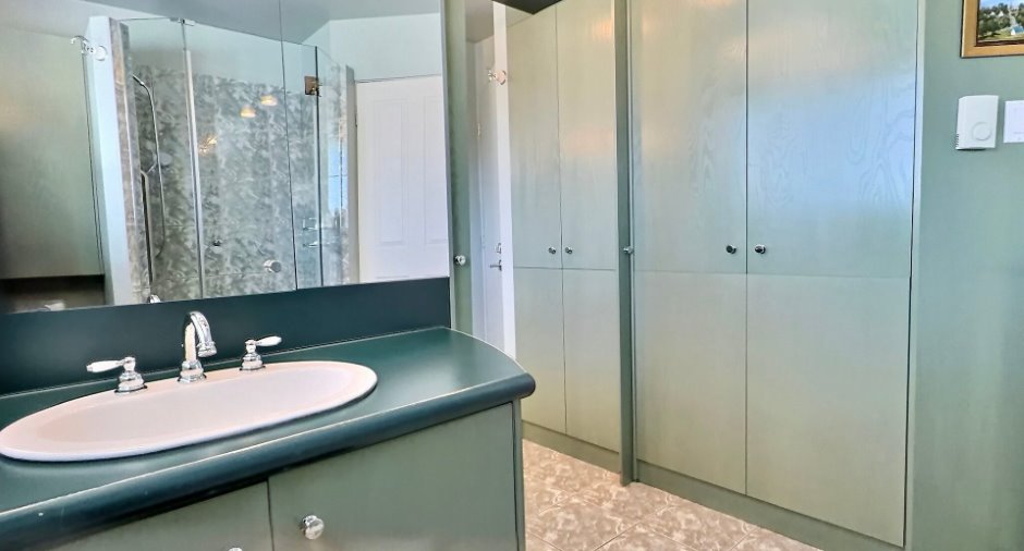 Ensuite bathroom
