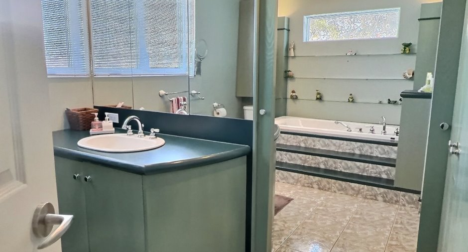 Ensuite bathroom