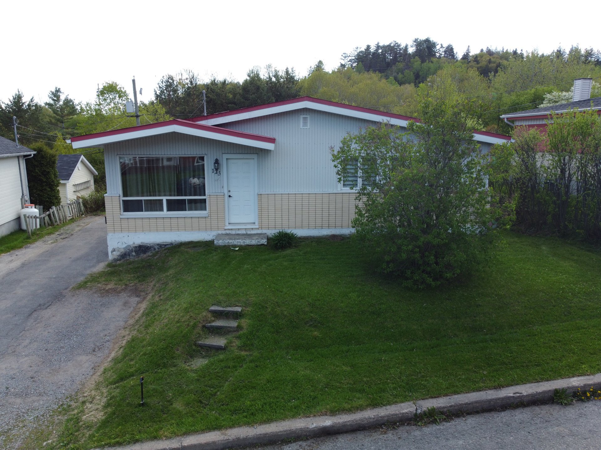123 Rue St-Éloi — photo 1