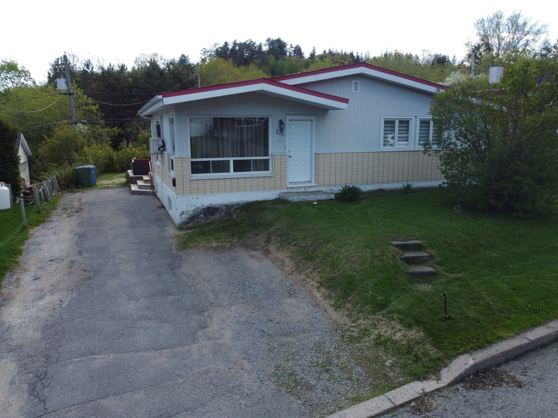 123 Rue St-Éloi — photo 2