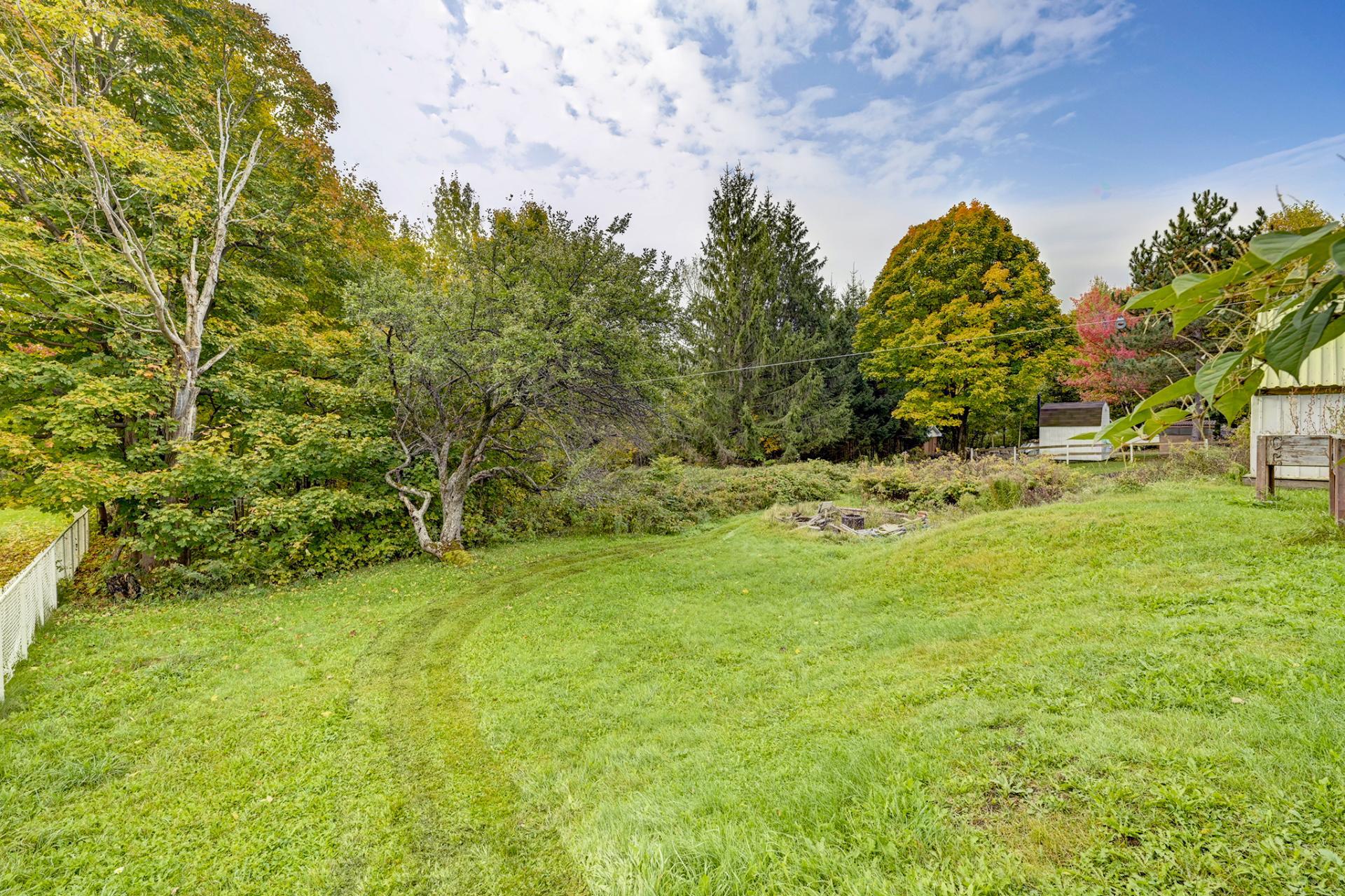1469Z Av. de la Montagne O. — photo 3