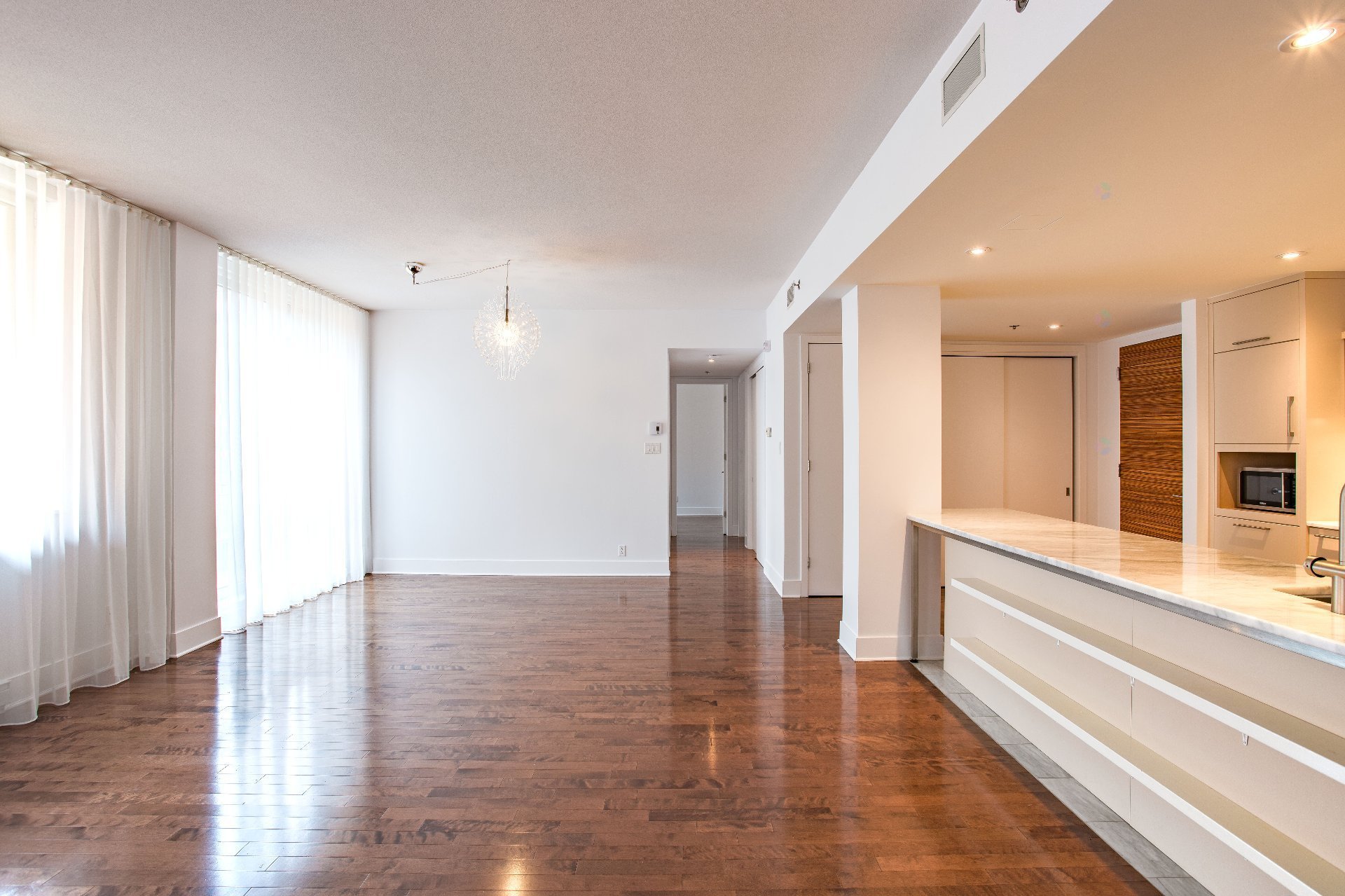 363 Rue St-Hubert (#317) — photo 2