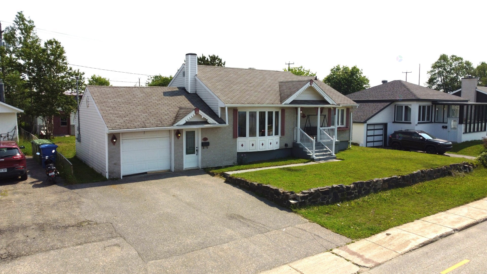 380 Av. Iberville — photo 1