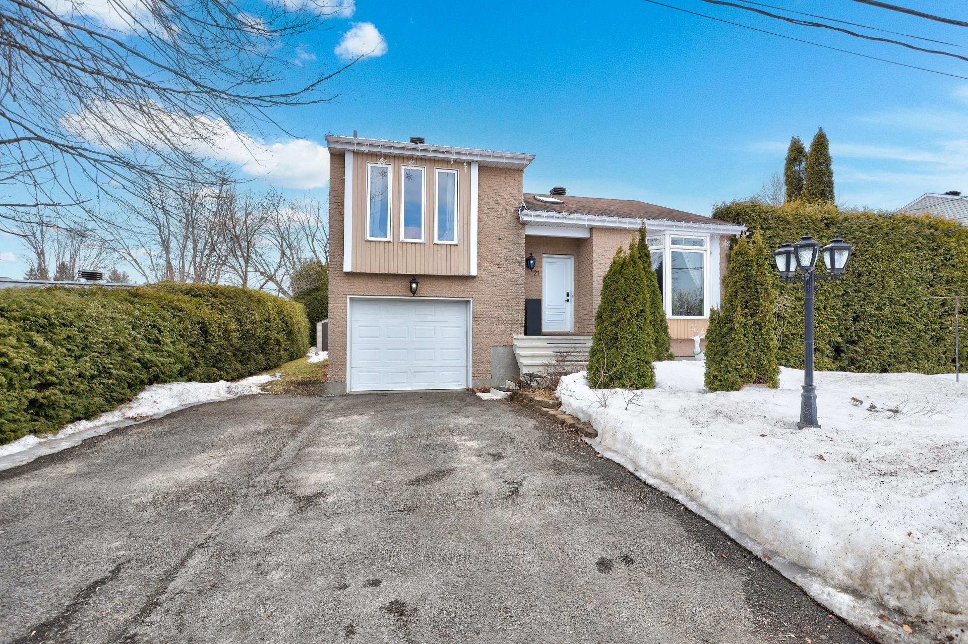 Split-level for sale, Saint-Roch-de-l'Achigan